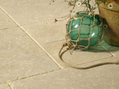 LightTumbledTravertine-main-3-600x420